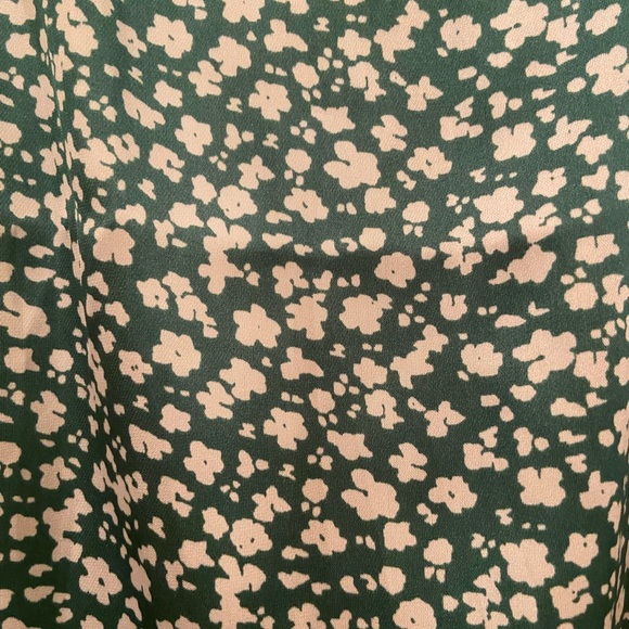 Beautiful Green Blouse with Flowers - Picture 5 of 5